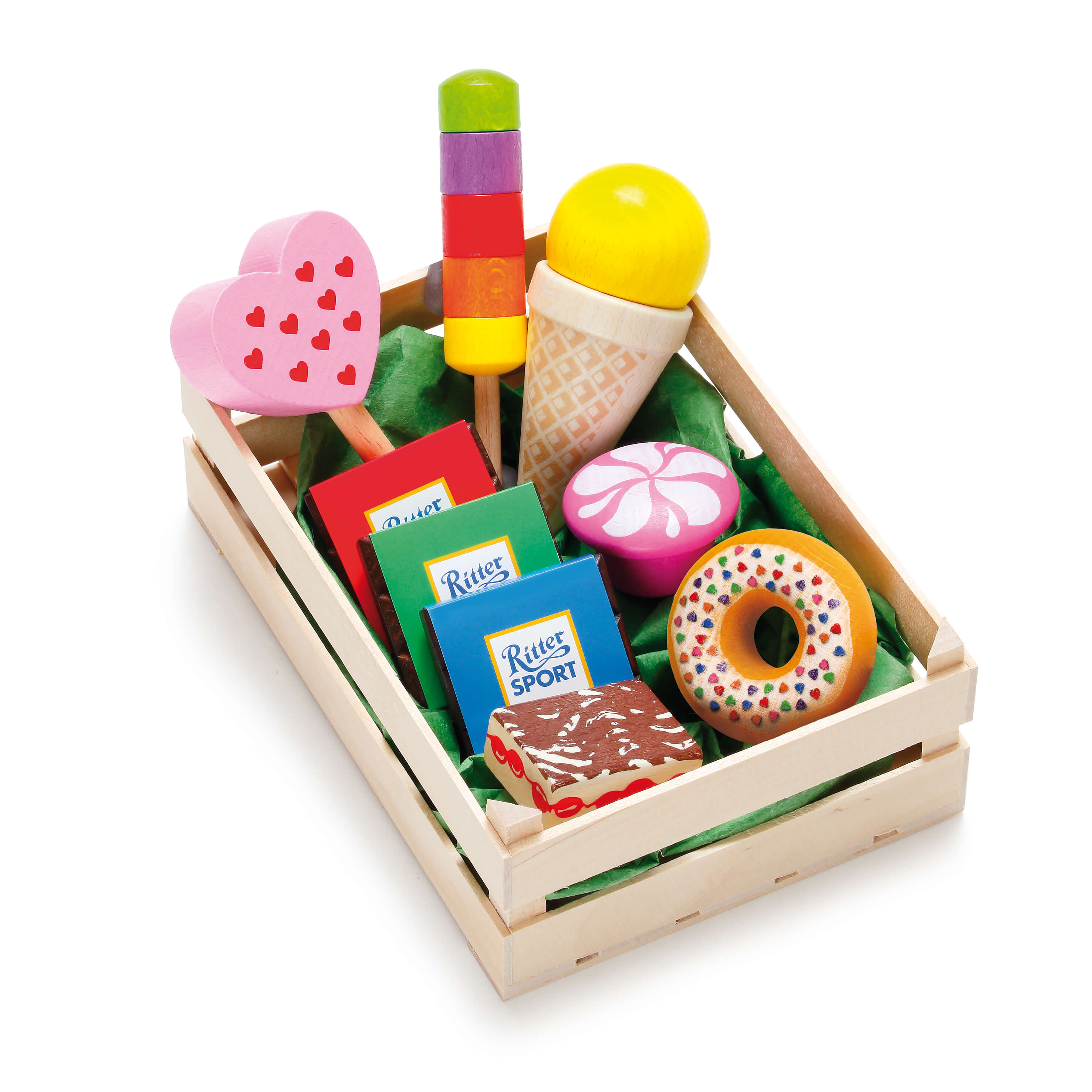 Holzkiste mit buntem Holzspielzeug, darunter Eis, Schokolade und Donut