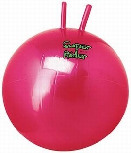 Abgebildet ist ein rosa Hüpfball mit zwei Griffen, bedruckt mit dem Schriftzug 'Super Rider'.