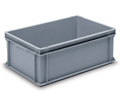 Graue Kunststofflagerbox, rechteckig mit stabilen Wänden, ideal für Lagerung und Transport.