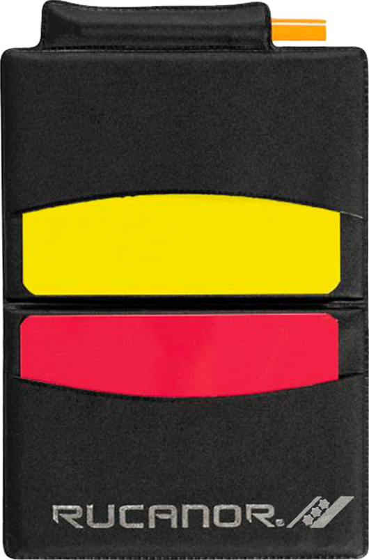 Schwarzes Etui von Rucanor mit gelber und roter Schiedsrichterkarte