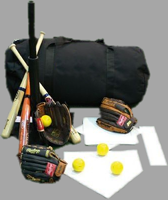 Eine Sporttasche mit Baseball- und Softballzubehör, darunter Schläger, Handschuhe, Bälle und Basen.