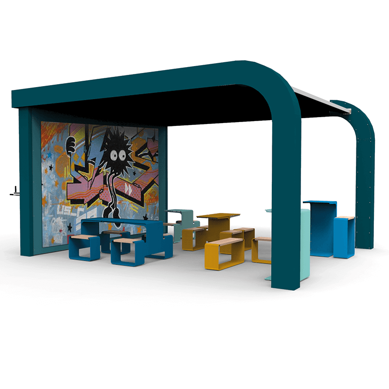 Moderner Pavillon mit Grafitti-Wand und bunten Tisch-Bank-Kombinationen im Freien