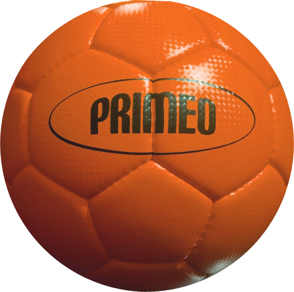 Ein orangefarbener PRIMEO Fußball mit strukturiertem Muster ist abgebildet.