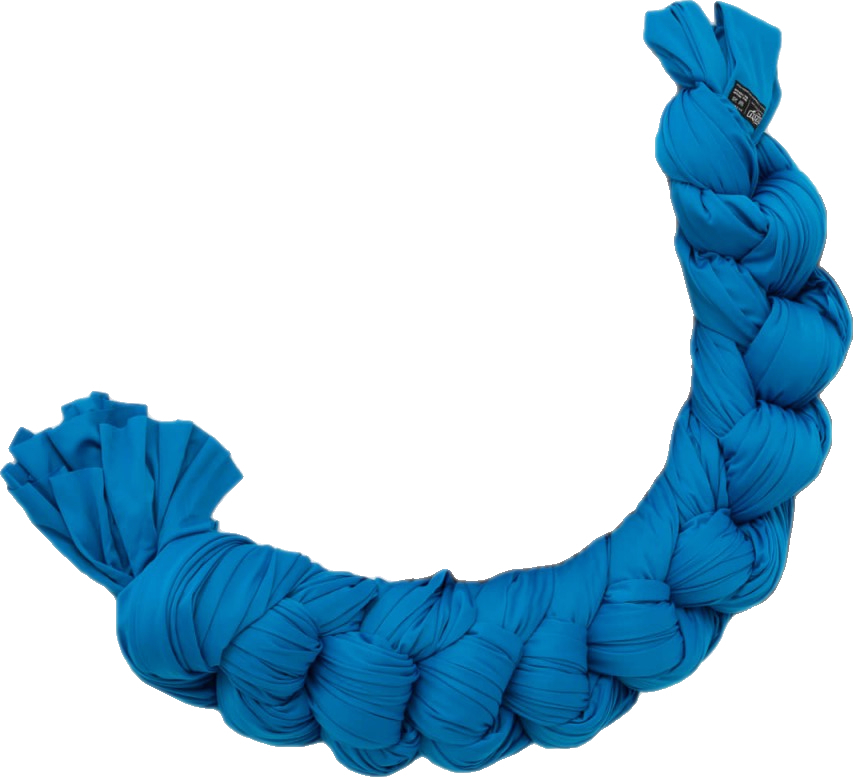 Ein geflochtener Stoffstrang in leuchtendem Blau, ideal zur Dekoration oder als Accessoire.
