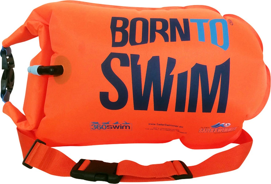 Leuchtend orange Schwimmboje mit Aufschrift 'BORN TO SWIM', ausgestattet mit Tragegurt und Ventil