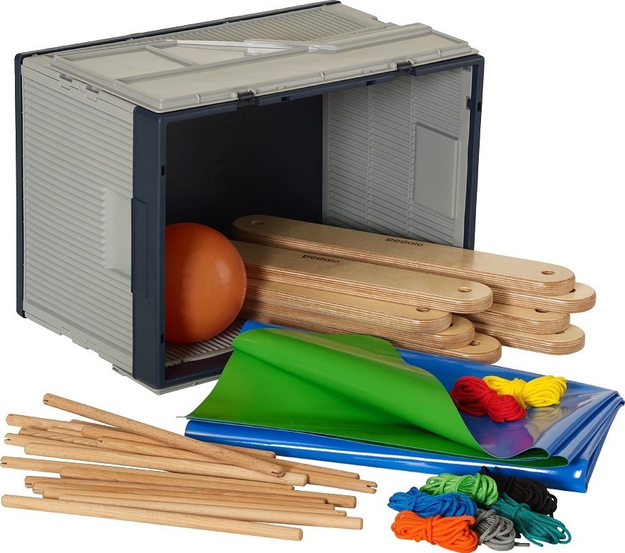 Vielseitiges Bewegungsset mit Aufbewahrungsbox, Holzstäben, bunten Tüchern, Schnüren und einem Ball