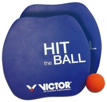 Zwei blaue Victor Hit the Ball Schläger mit einem roten Ball