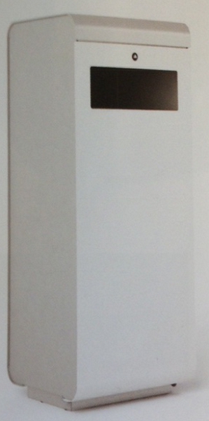 Weißer Briefkasten mit rechteckigem Sichtfenster und glattem Design
