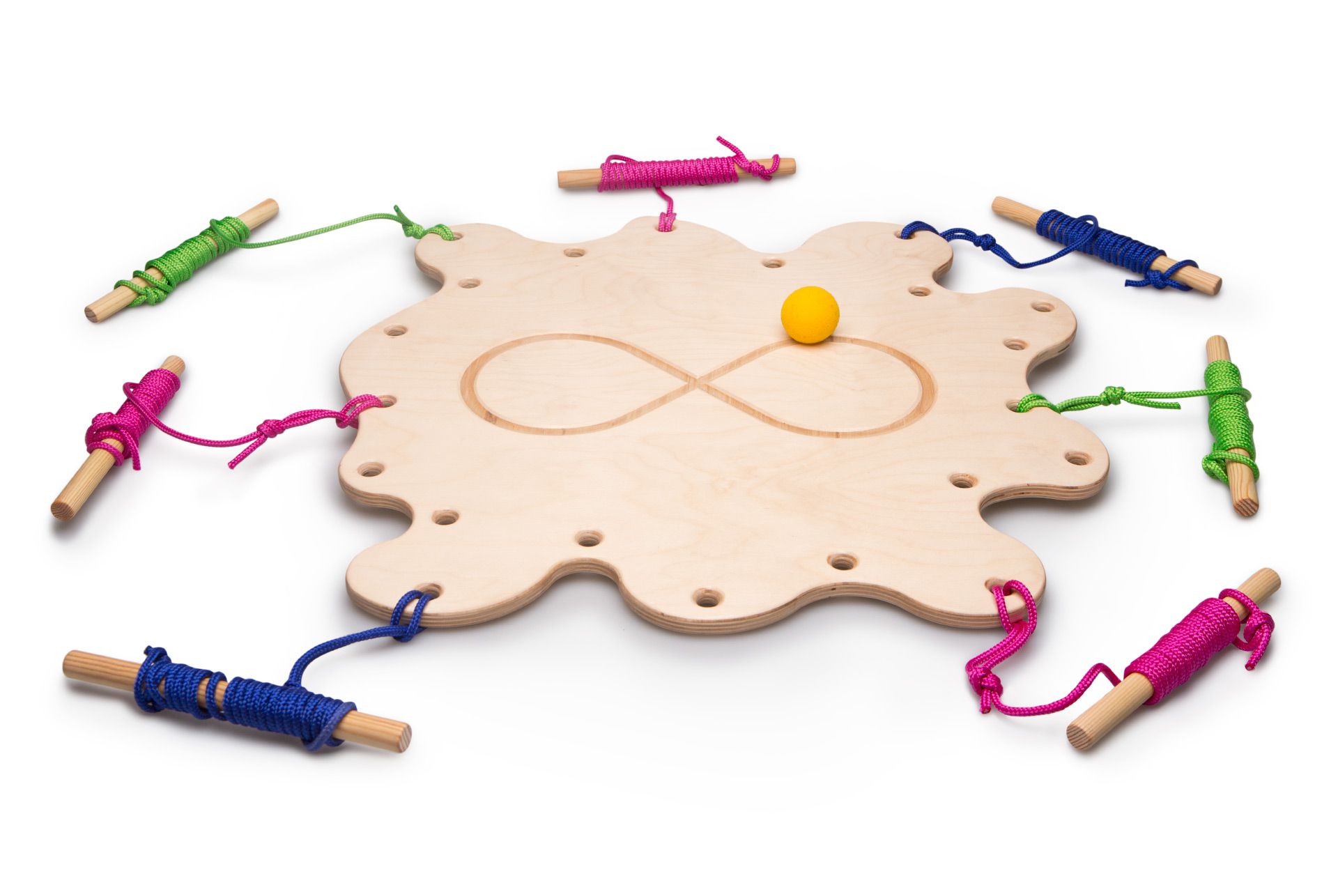 Spielbrette us Holz mit Bäll und farbige Seilgriffe
