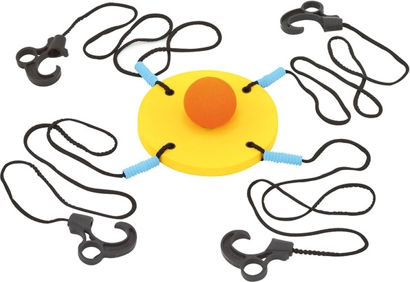 Ein Geschicklichkeitsspiel bestehend aus einem gelben Kreis mit einem Ball in der Mitte, umgeben von Seilen und Haken zum Ziehen.